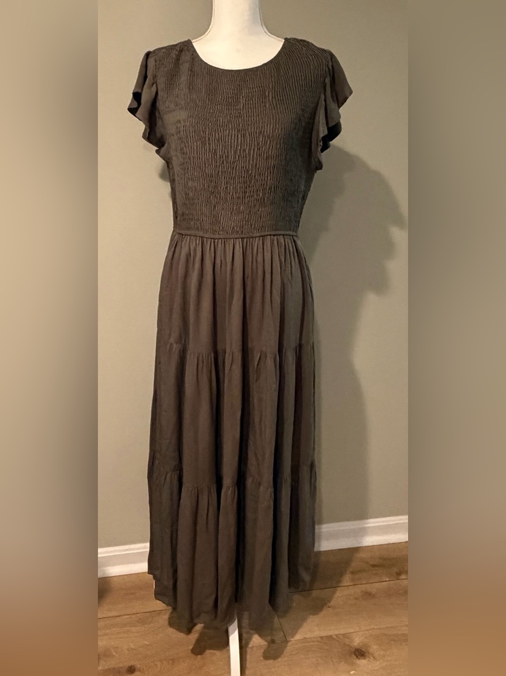 ZESICA Olive Green Smocked Tiered Midi Dress - Size L